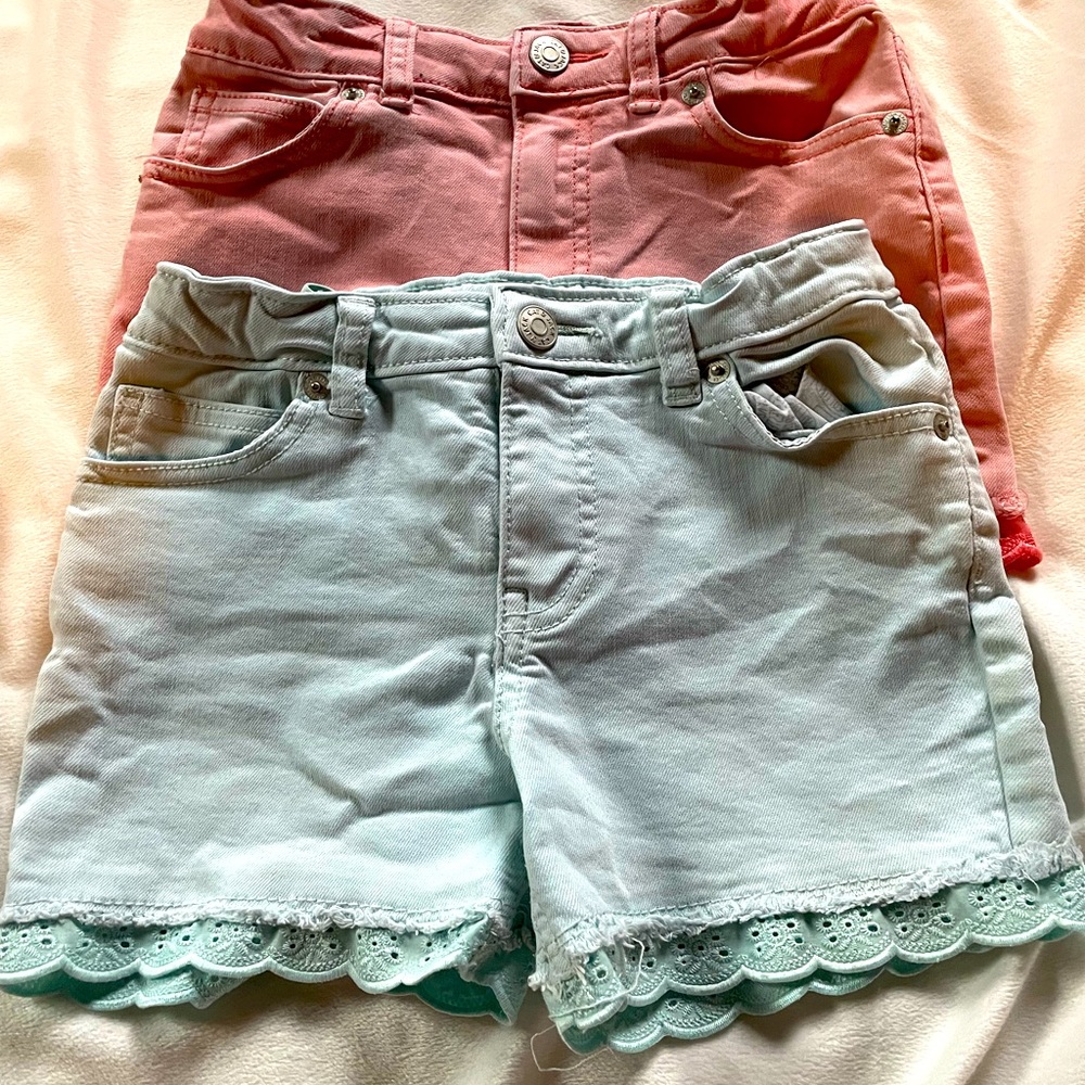 Girls Cat & Jack super stretch girl’s shorts with lace hem.